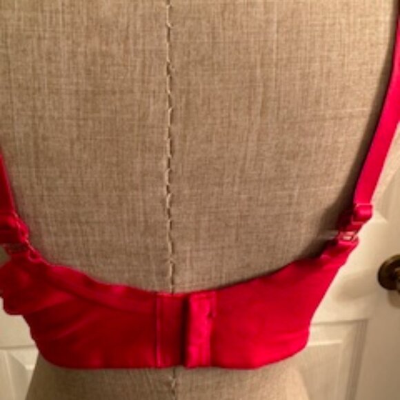 Beautiful red bra from Body Victoria in size 40C - Picture 2 of 3